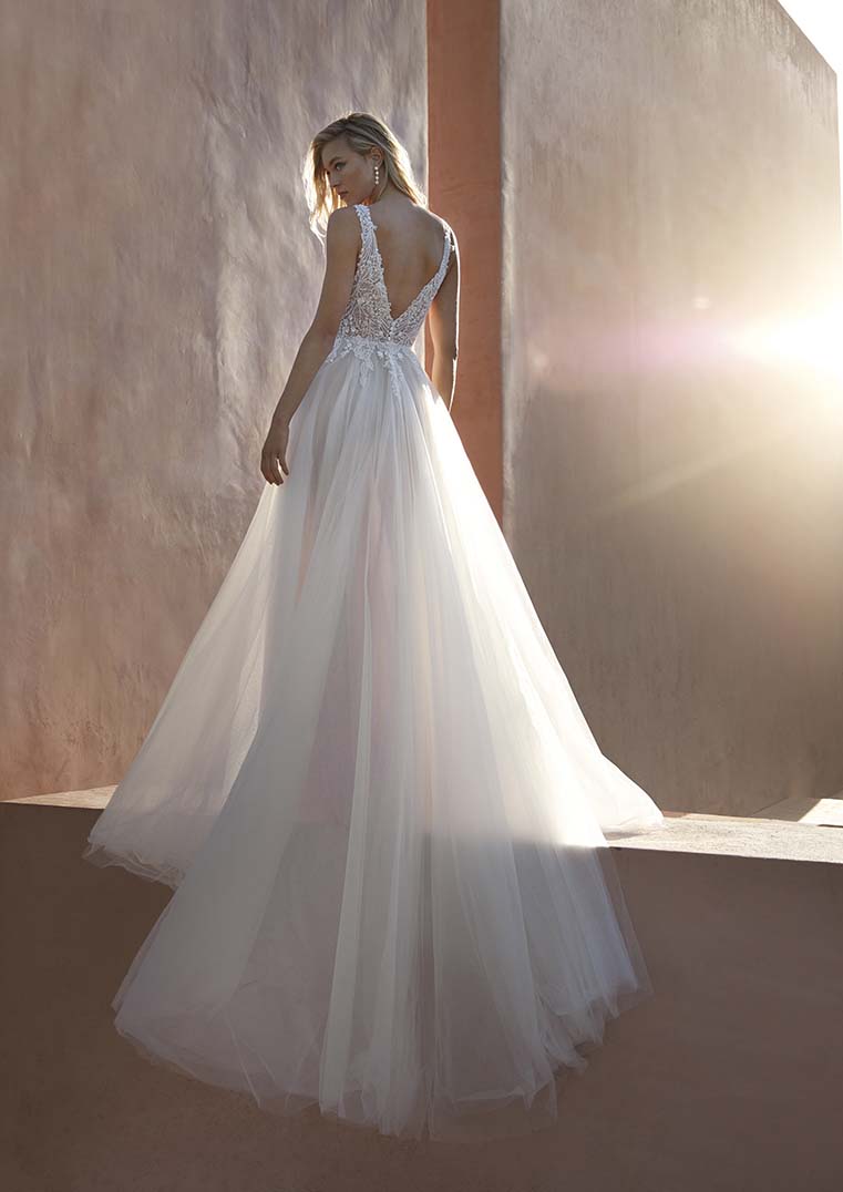 dlouhe-bile-saty-nevesta-svatba-pronovias-CRIMSON-C
